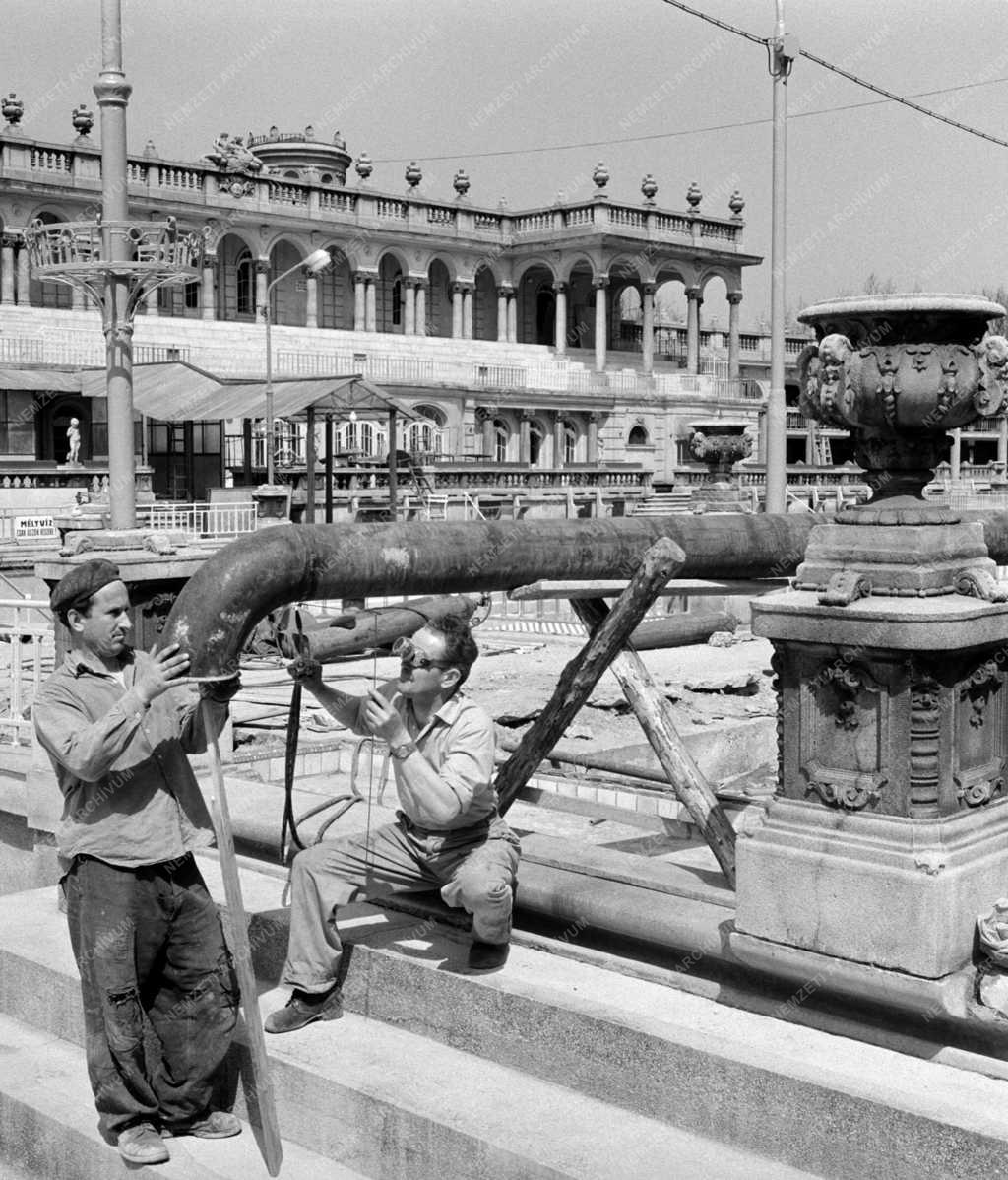 Szabadidő - Nyárra készülnek a Széchenyi gyógyfürdőben