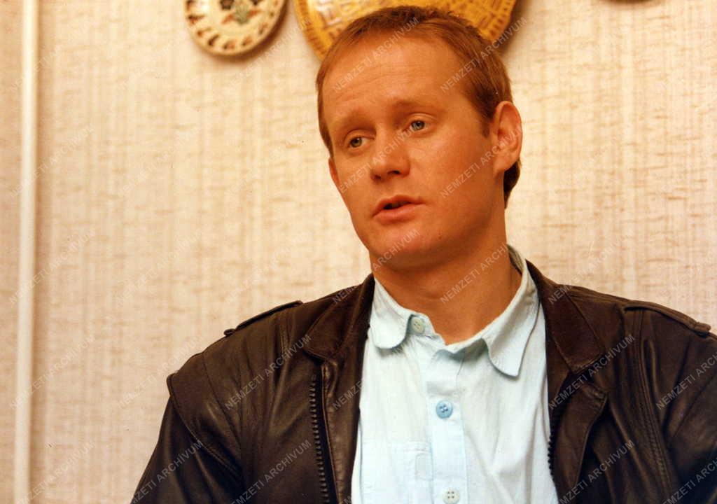 Kultúra - Televízió - A Szomszédok című tv-filmsorozat forgatása