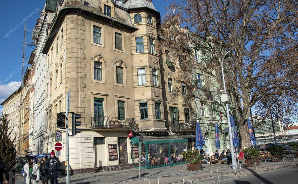 Városkép - Budapest - Döbrentei téri Czihat-bérhéz