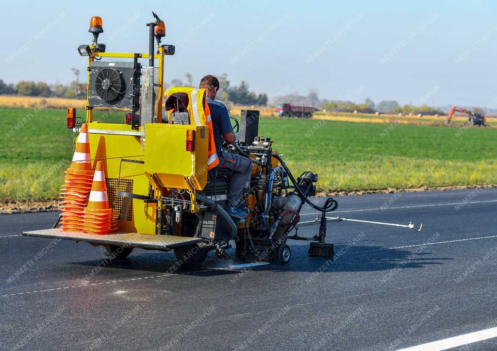 Útépítés - Berettyóújfalu - M4 autópálya építése a román határig