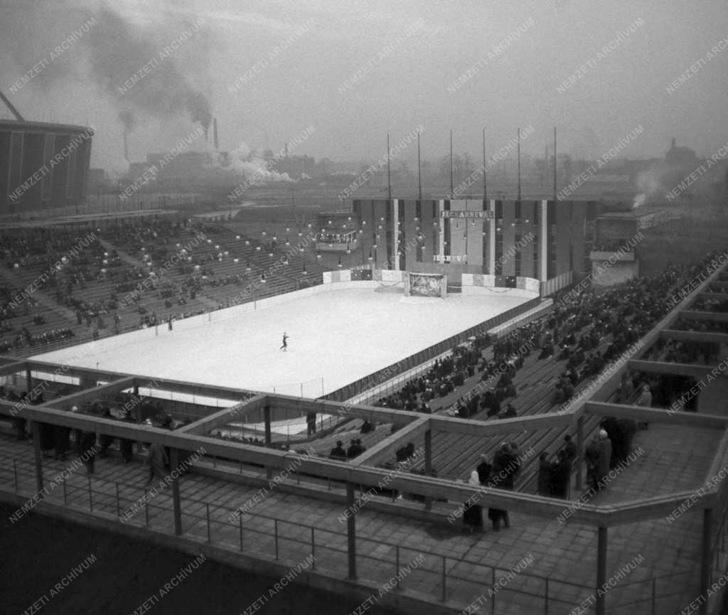 Sport - Sportlétesítmény - A Kisstadion megnyitója