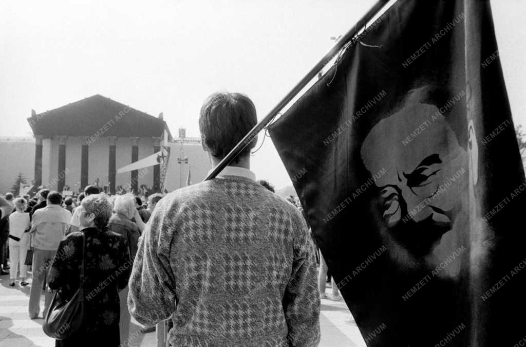 Belpolitika - Nagy Imre és mártírtársai újratemetése