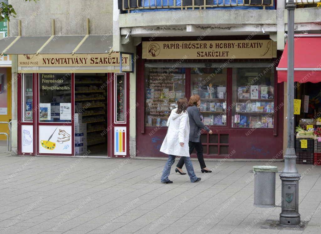 Kereskedelem - Budapest - Üzletek a Kőrösi Csoma sétányon 