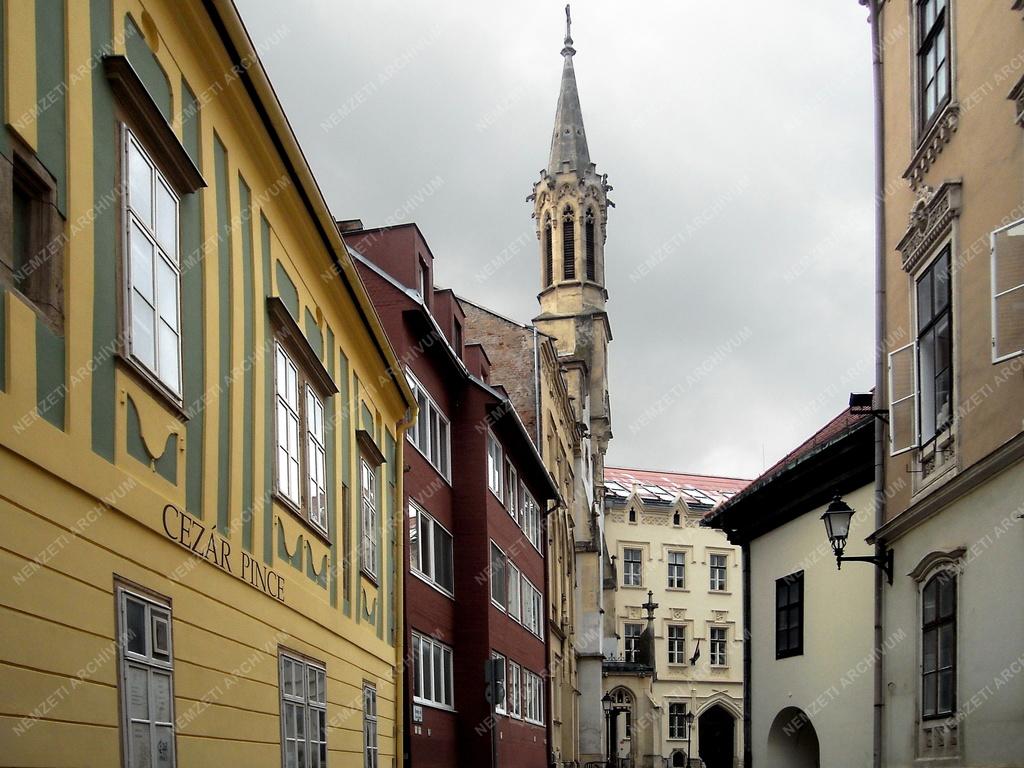 Városkép - Sopron - A Cézár-ház és az Orsolya tér részlete