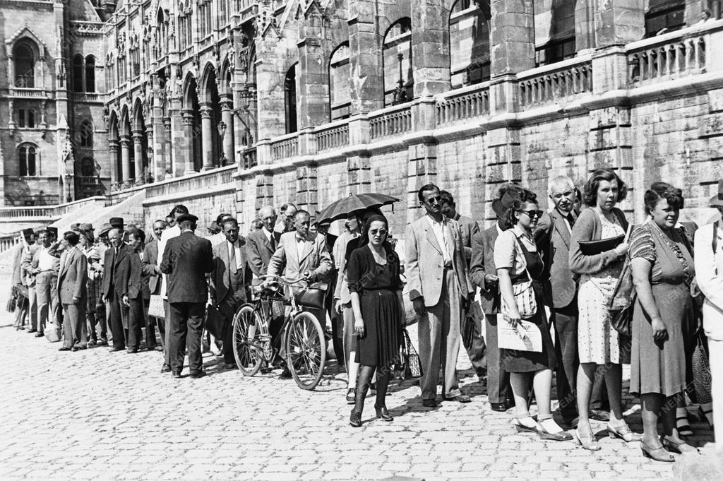 Életkép - Átkelés a Dunán hidak nélkül
