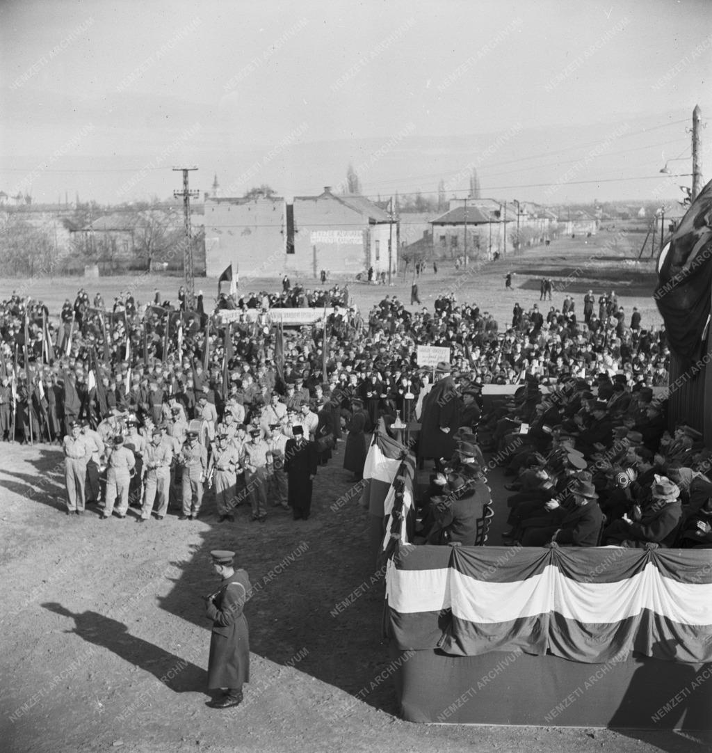 Közlekedés - A nyíregyházi állomásépület átadása 