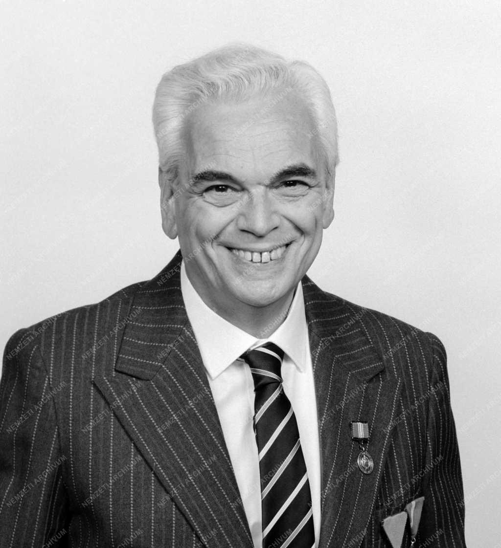 Kitüntetés - Kiváló Művész - Rátonyi Róbert 