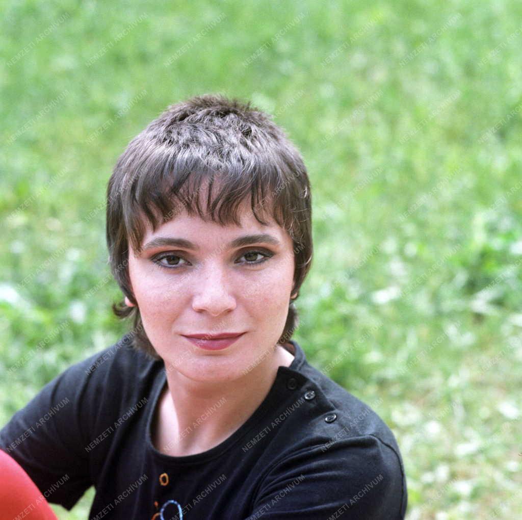 Színház - Igó Éva