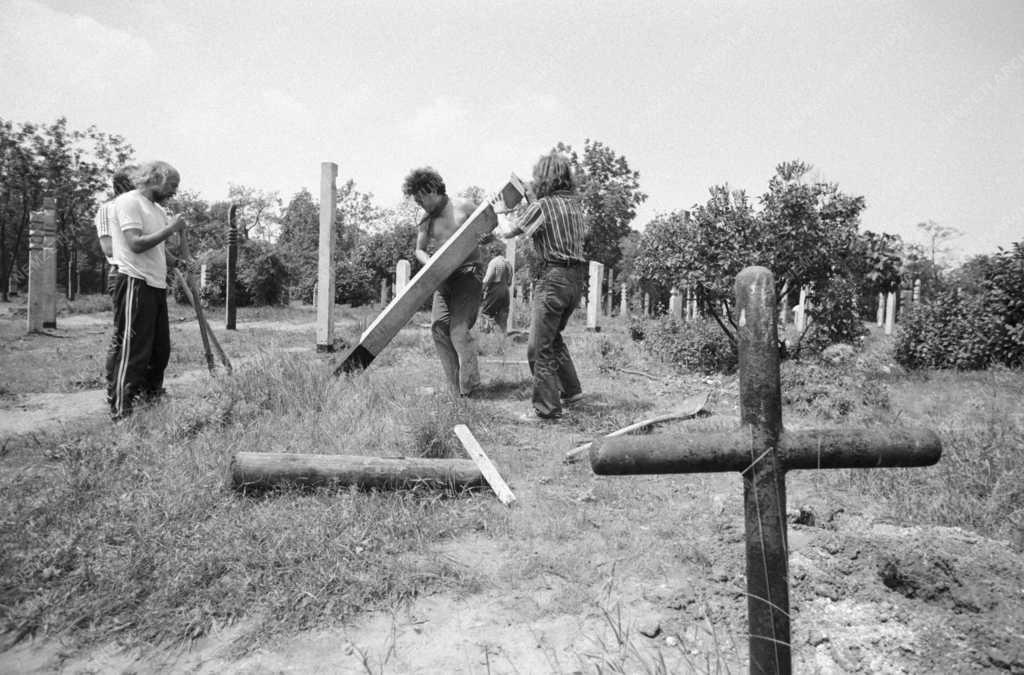 Megemlékezés - Kopjafák az 1956-os áldozatoknak