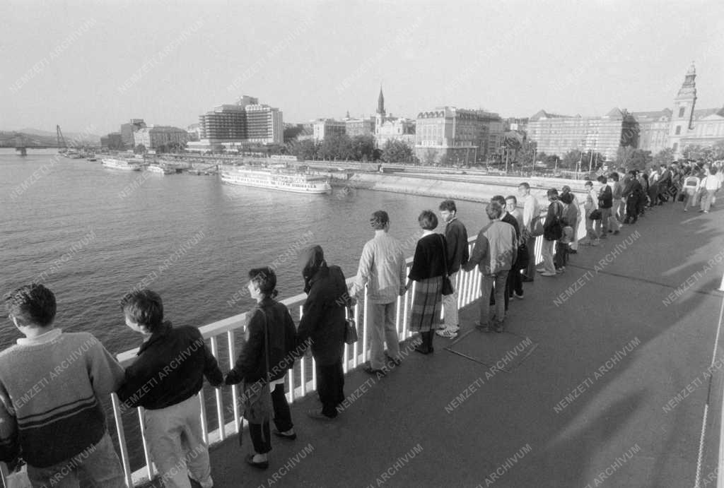 Demonstráció - Tüntetés a Bős-Nagymarosi beruházás ellen