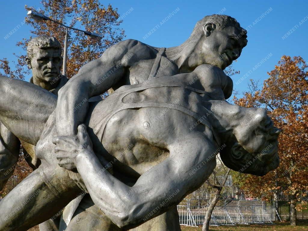 Szobrászat - Sportlétesítmény - Budapest - Puskás Ferenc Stadion szoborpark