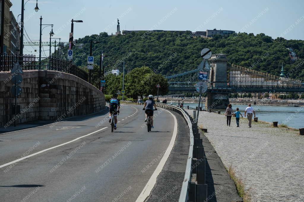 Közlekedés - Budapest - Hétvégére autómentes a pesti alsó rakpart