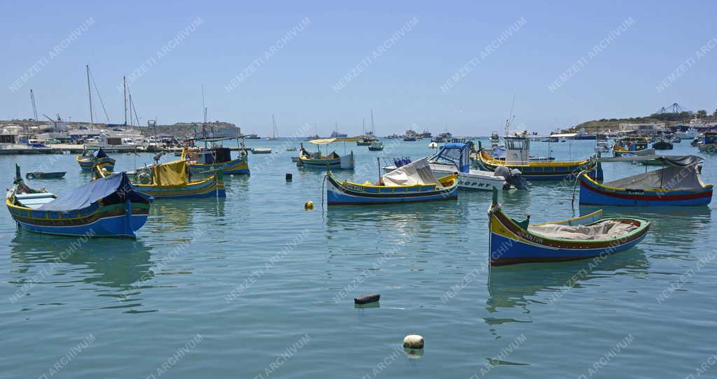 Vízi közlekedés - Marsaxlokk - Hagyományos máltai halászhajók