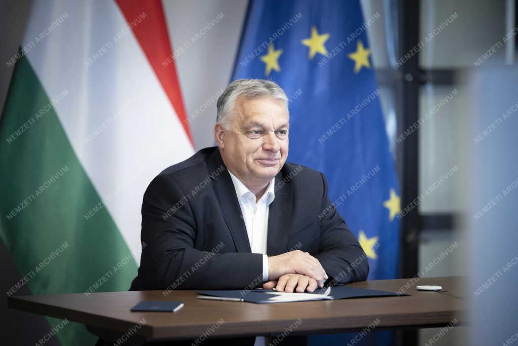 Orbán Viktor az EU-csúcsot előkészítő videókonferencián vett részt