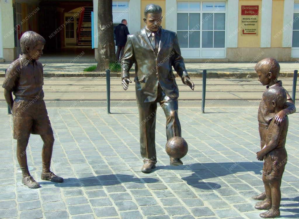 Szobrászat - Budapest - Puskás Öcsi-szobor