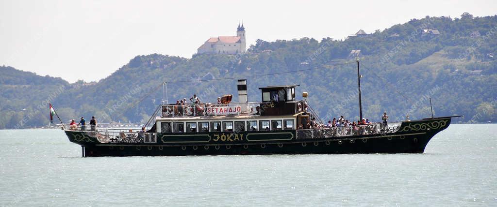 Vízi közlekedés - Balatonfüred - Sétahajó a Balatonon