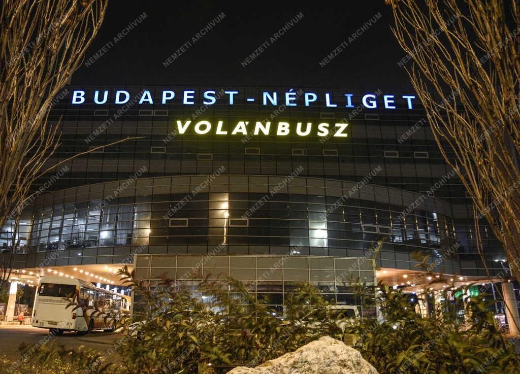 Közlekedés - Budapest - Népliget autóbusz-állomás