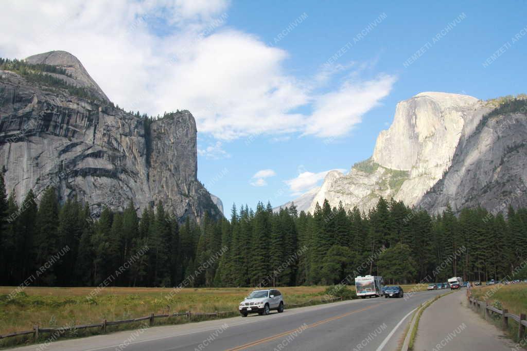 Természet - Az El Capitan sziklatömbje a Yosemite völgyben