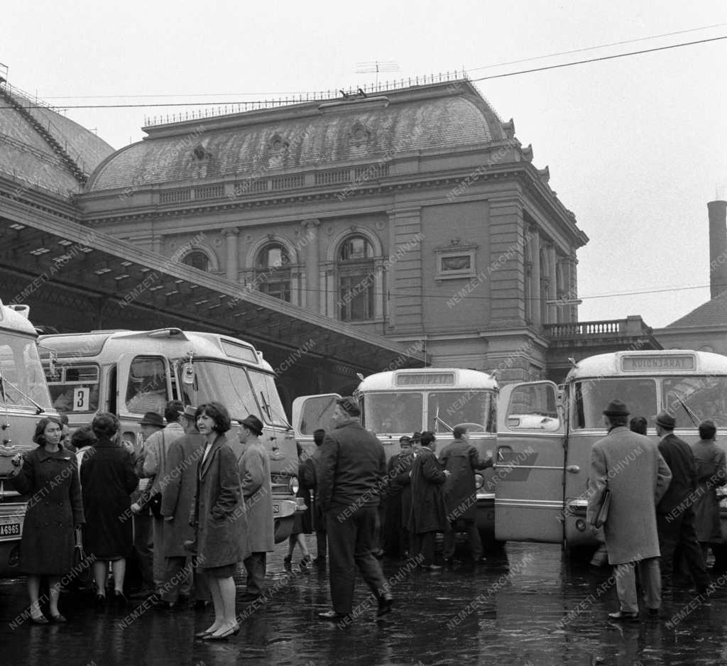 Idegenforgalom - Négyszáz tagú olasz turistacsoport Budapesten