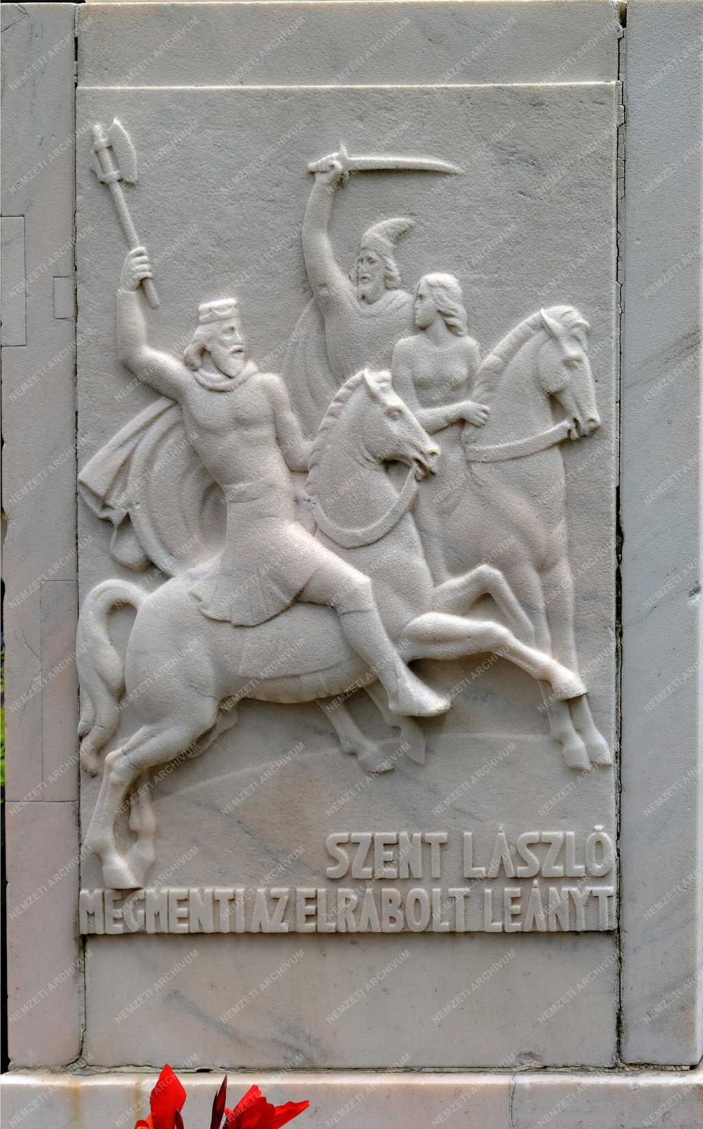 Köztéri szobor - Budapest - Szent László 