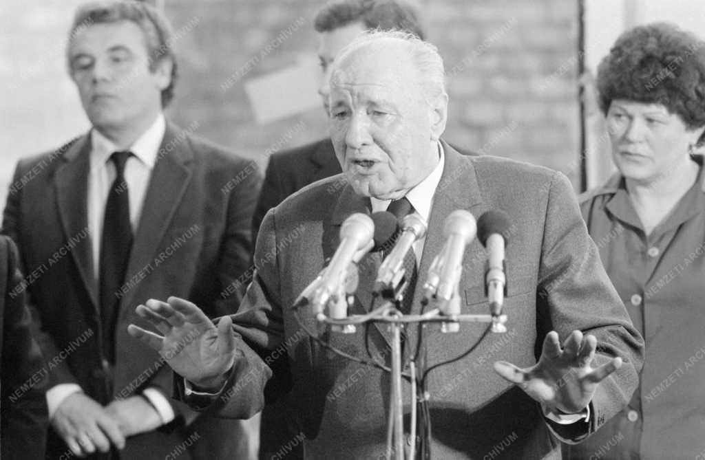 Belpolitika - Kádár János Angyalföldön