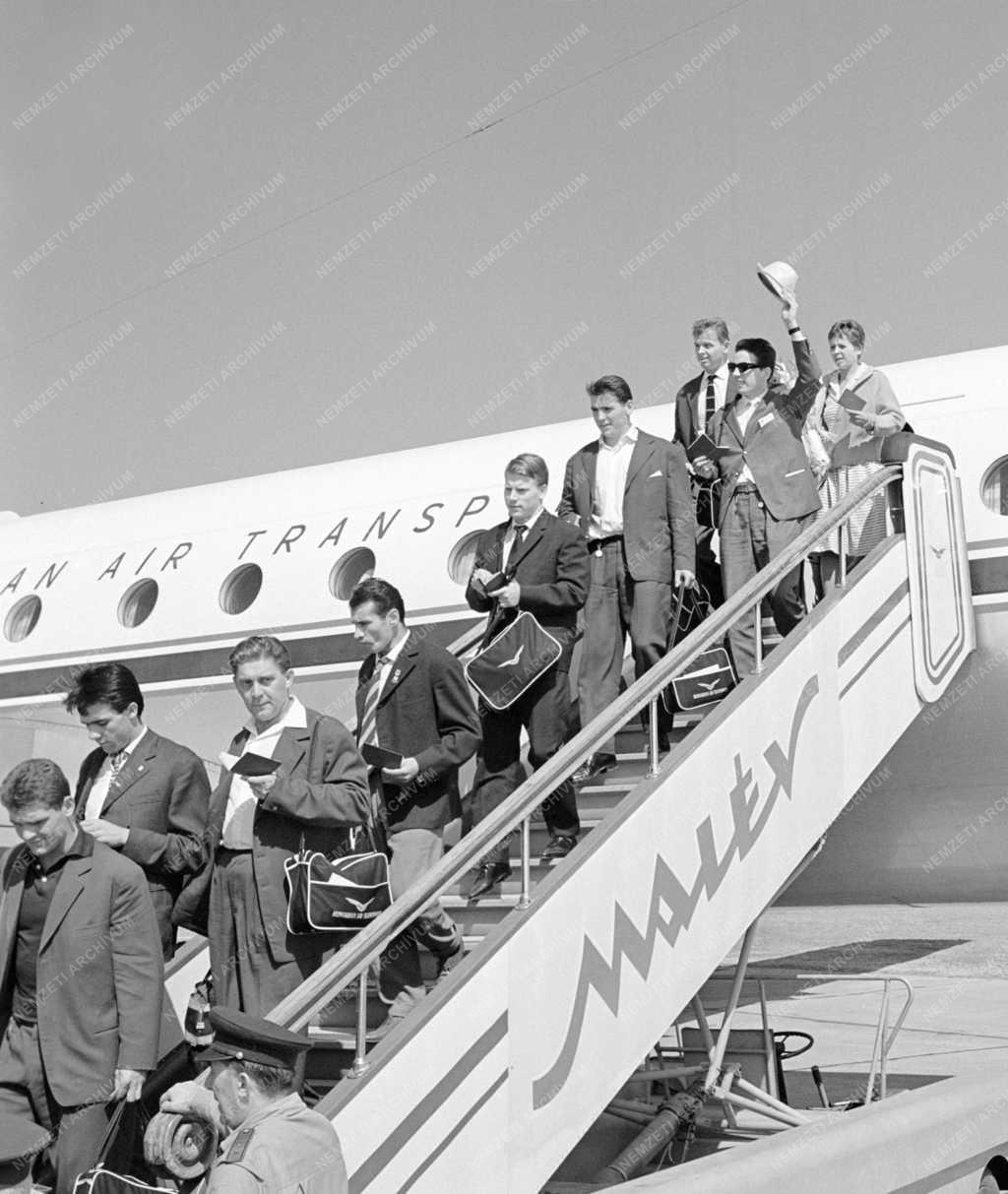 Sport - Sportolók érkezése a szófiai III. Universiadéról