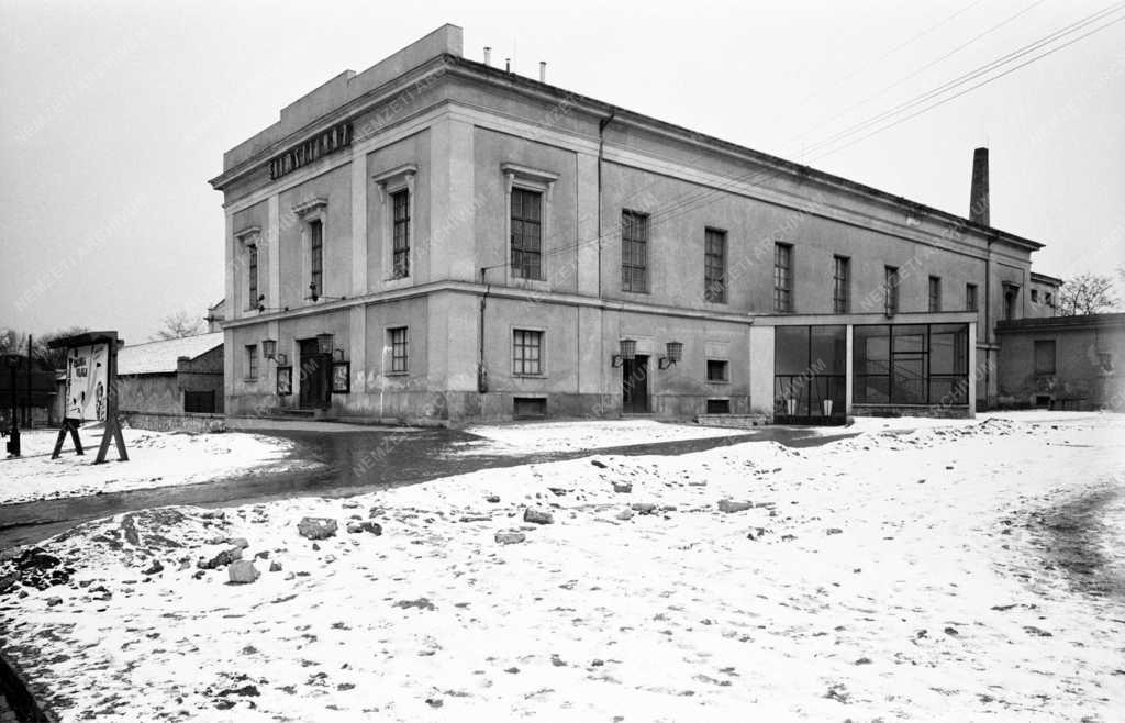 Szórakozás - Fővárosi filmszínházak - Alfa Mozi