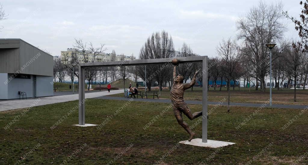 Köztéri szobor - Budapest - Grosics Gyula szobra