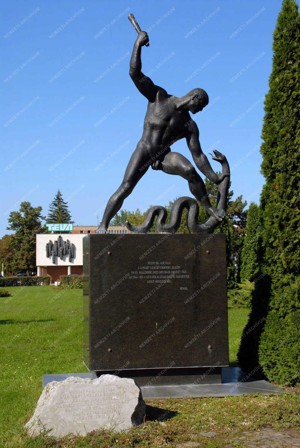 Debrecen - Pátzay Pál Kígyóölő szobra