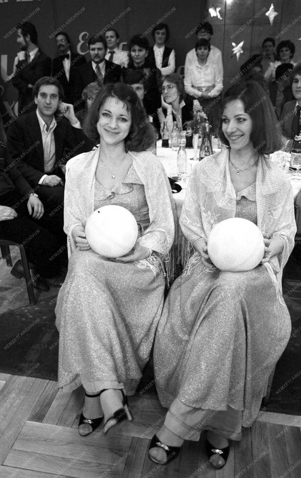 Érdekesség - Nemzetközi ikerbál a Hiltonban