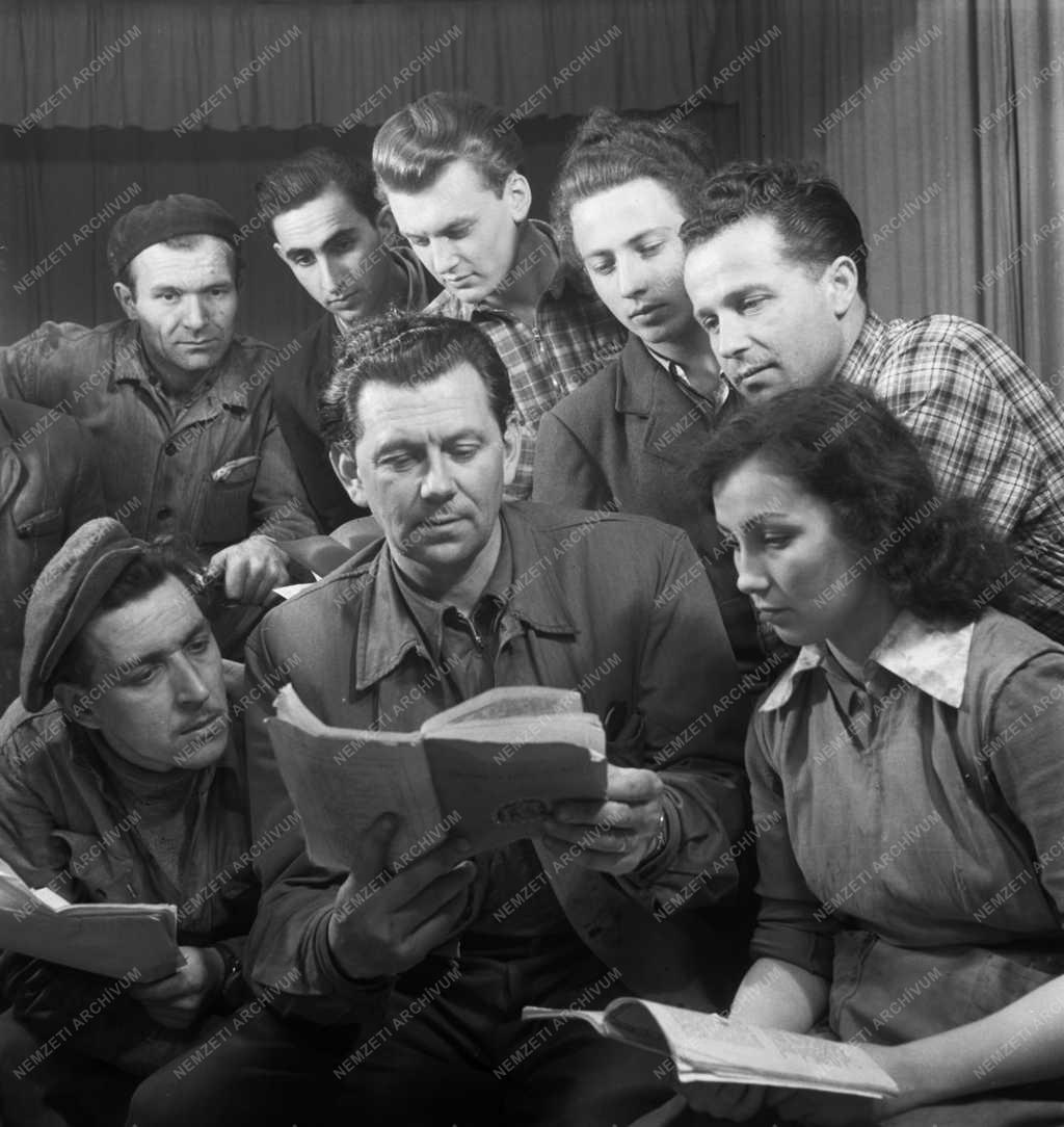 Kultúra - Amatőr színház - D. Szabó László: Front a föld alatt
