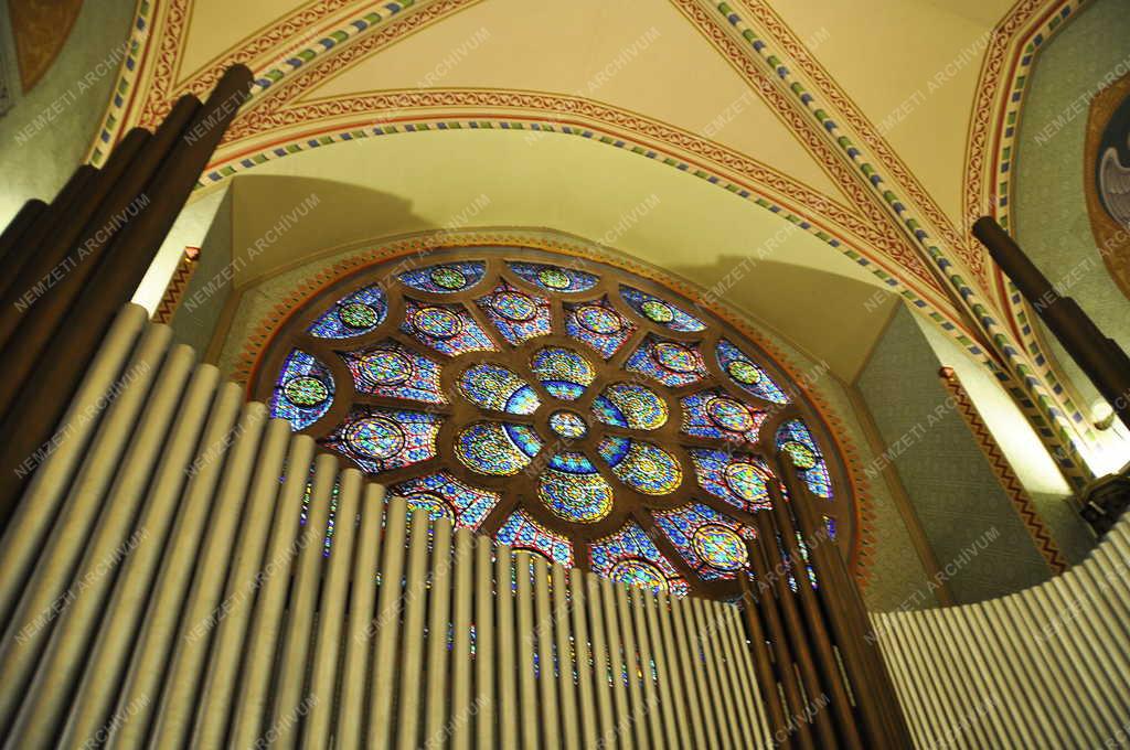 Egyház - 90 éves az Újlipótvárosi Árpád-házi Szent Margit templom