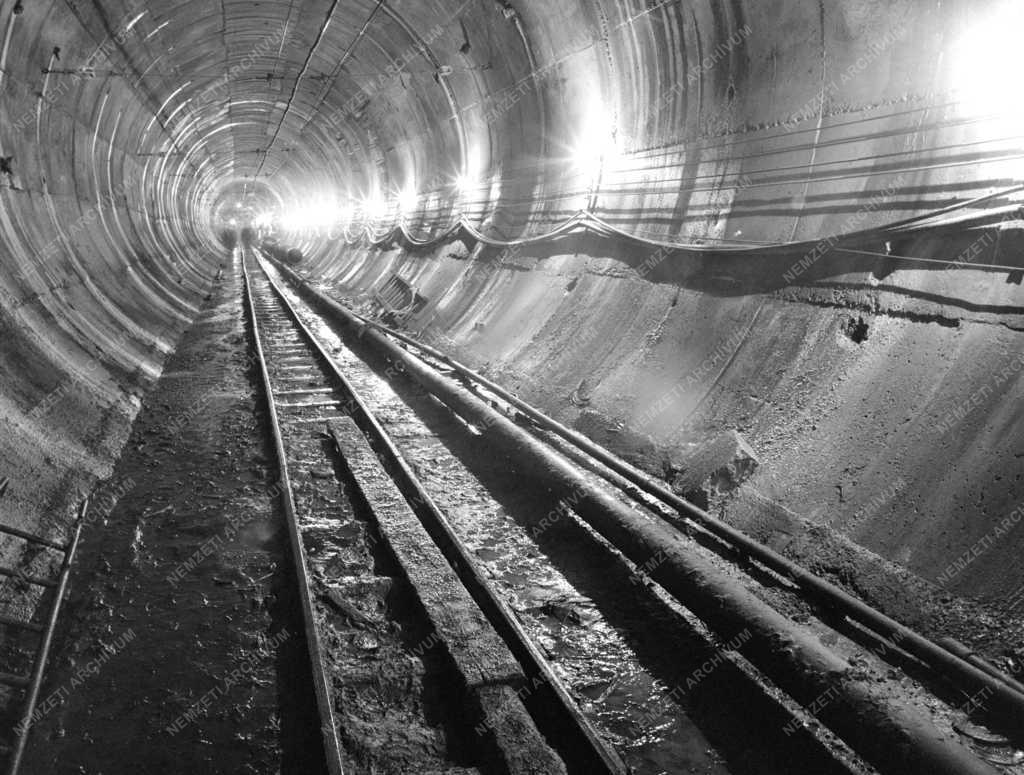 Ipar - Közlekedés - Metróalagút építése