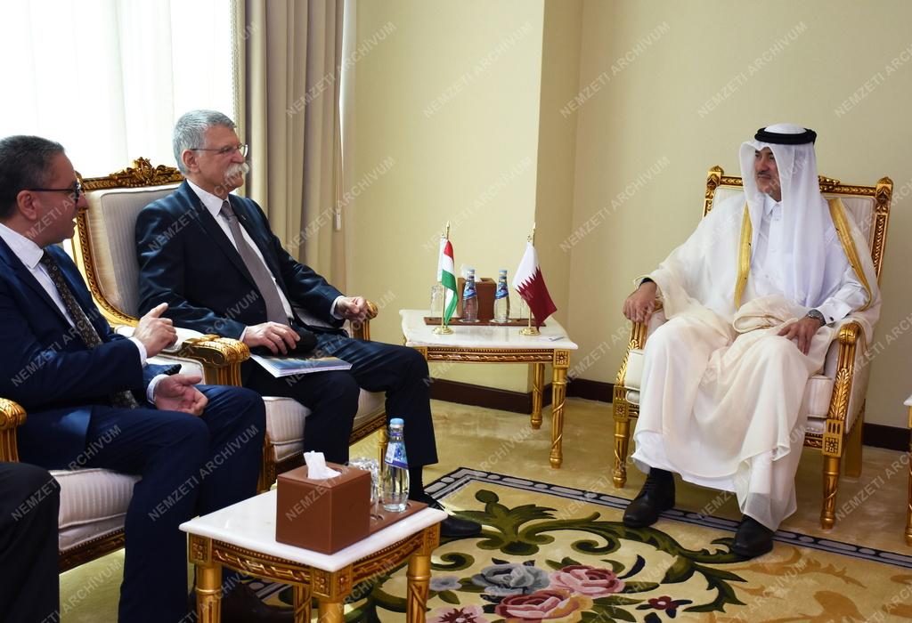 Kövér László Katarban