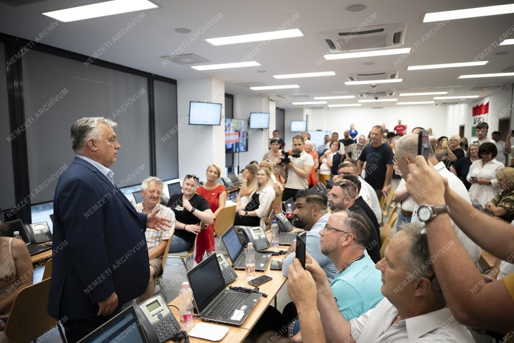 Voks 24 - Orbán Viktor országjáró kampánykörútja