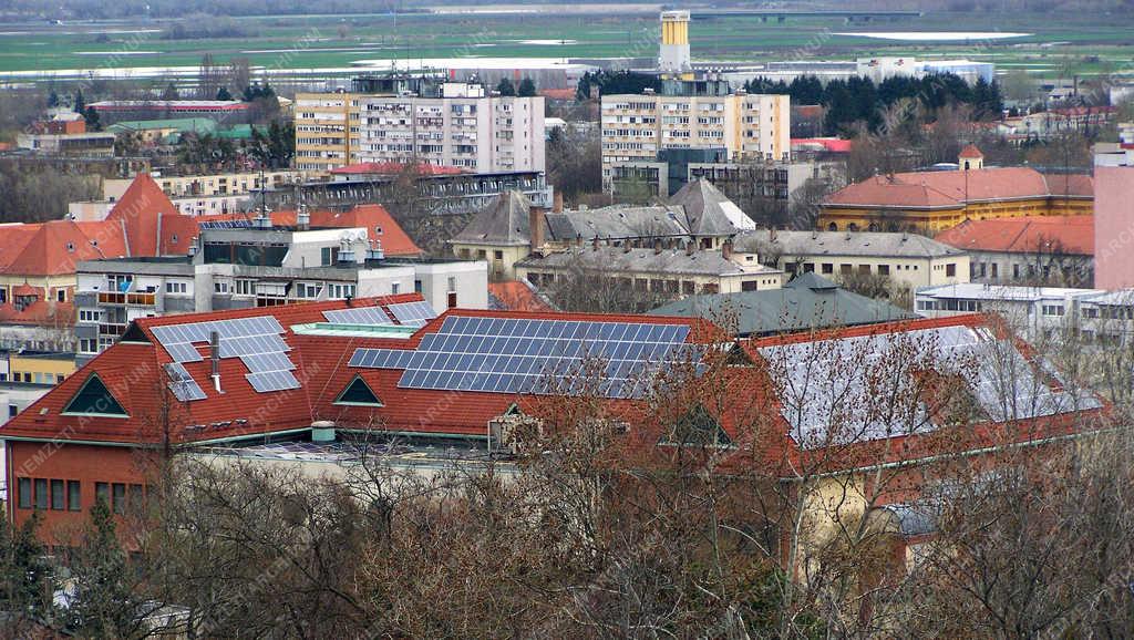 Megújuló energia - Szekszárd - Napelemek a kórház épületrészein