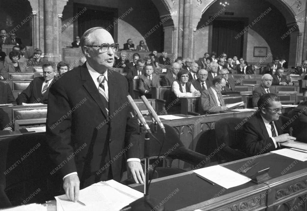 Belpolitika - Országgyűlés