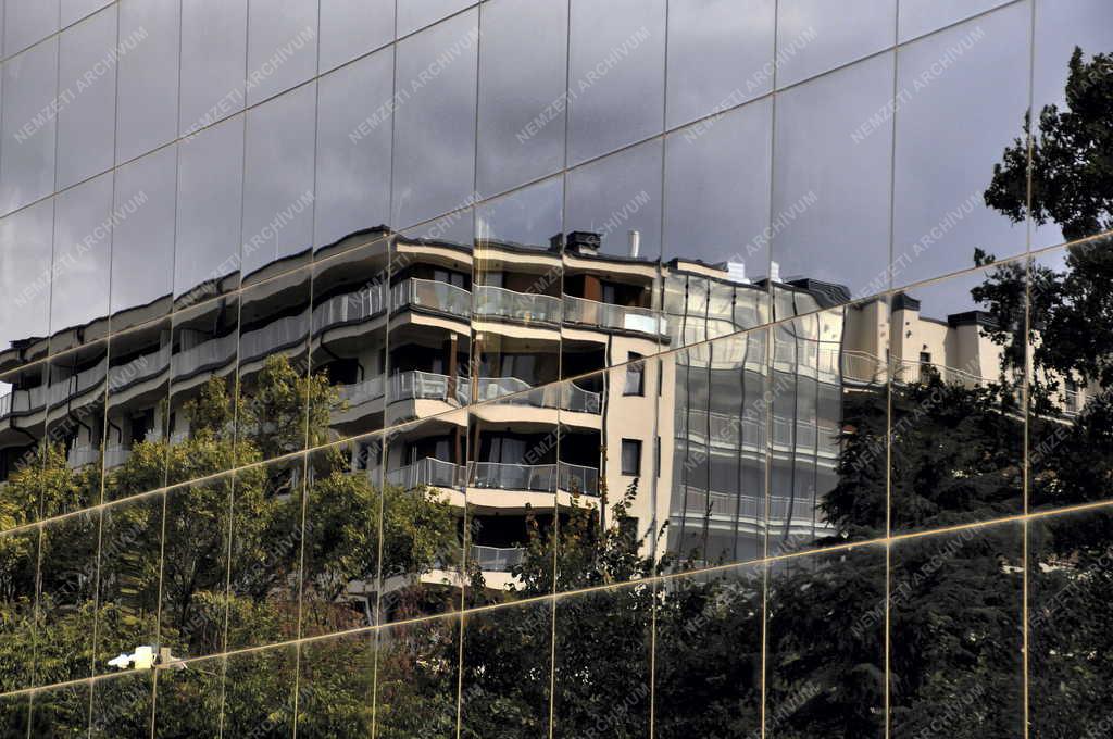 Kereskedelem - Budapest - Duna Plaza bevásárló- és szórakoztató komplexum