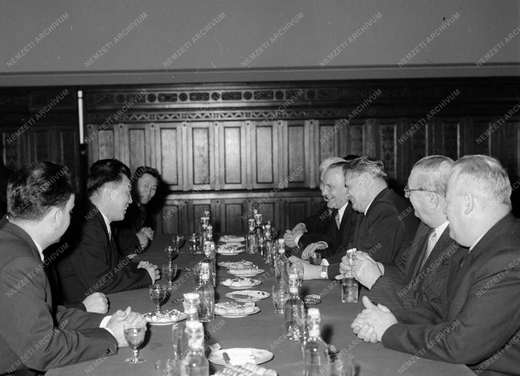 Külpolitika - Dobi István fogadja a koreai párt- és kormányküldöttséget