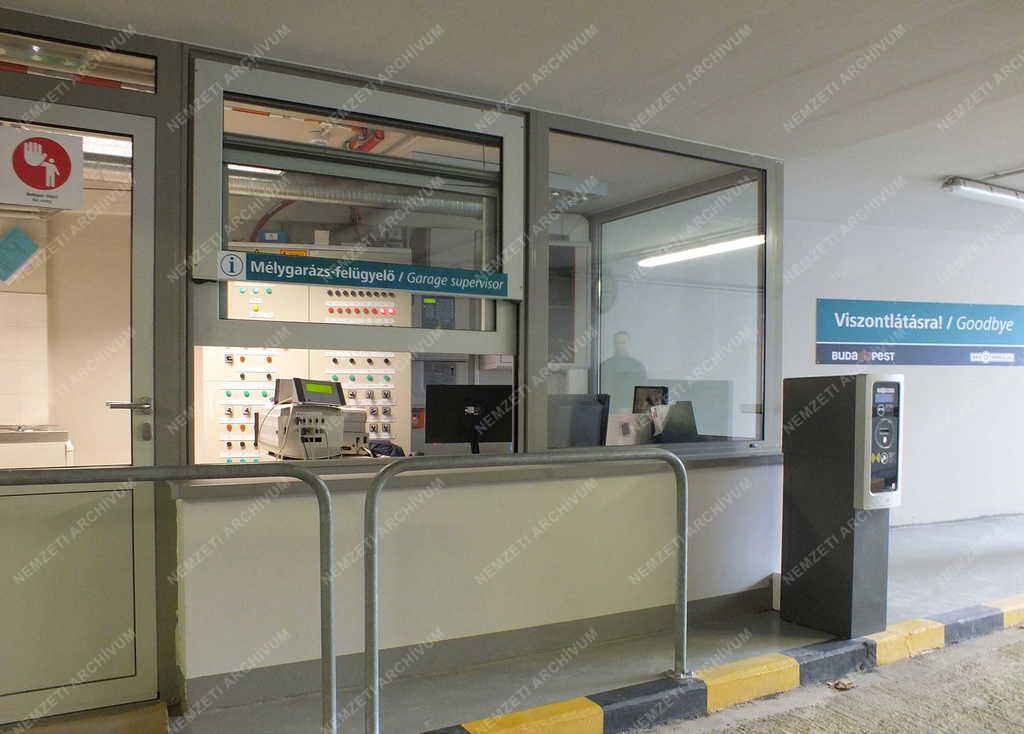 Közlekedés - Budapest - Mélygarázs a Rákóczi téren
