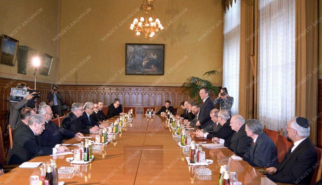 Belpolitika - Grósz Károly egyházi vezetőkkel találkozik