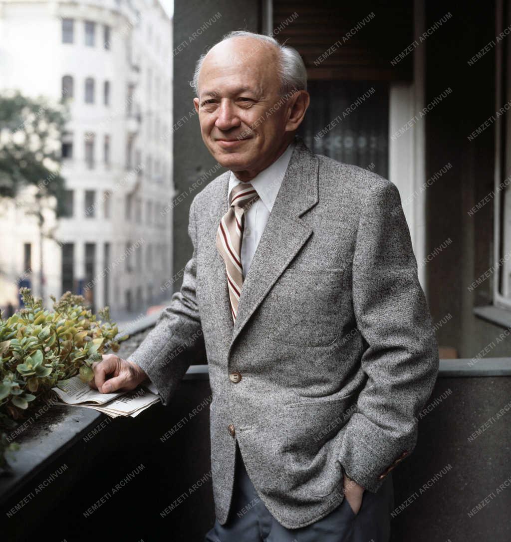 Színház - Kellér Dezső