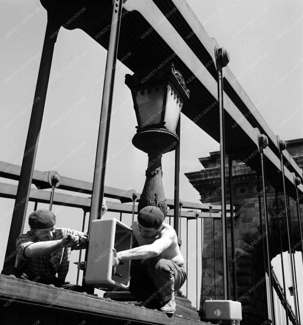 Érdekesség - Segélykérő telefont szerelnek a hidakra