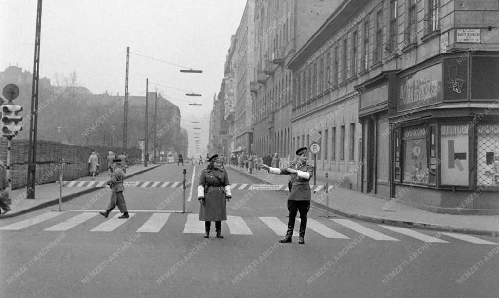 Közlekedés - Felújítják a fővárosi József Attila utcát