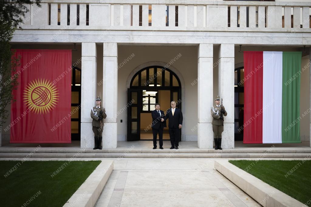 Orbán Viktor Kirgizisztán miniszterelnökével tárgyalt