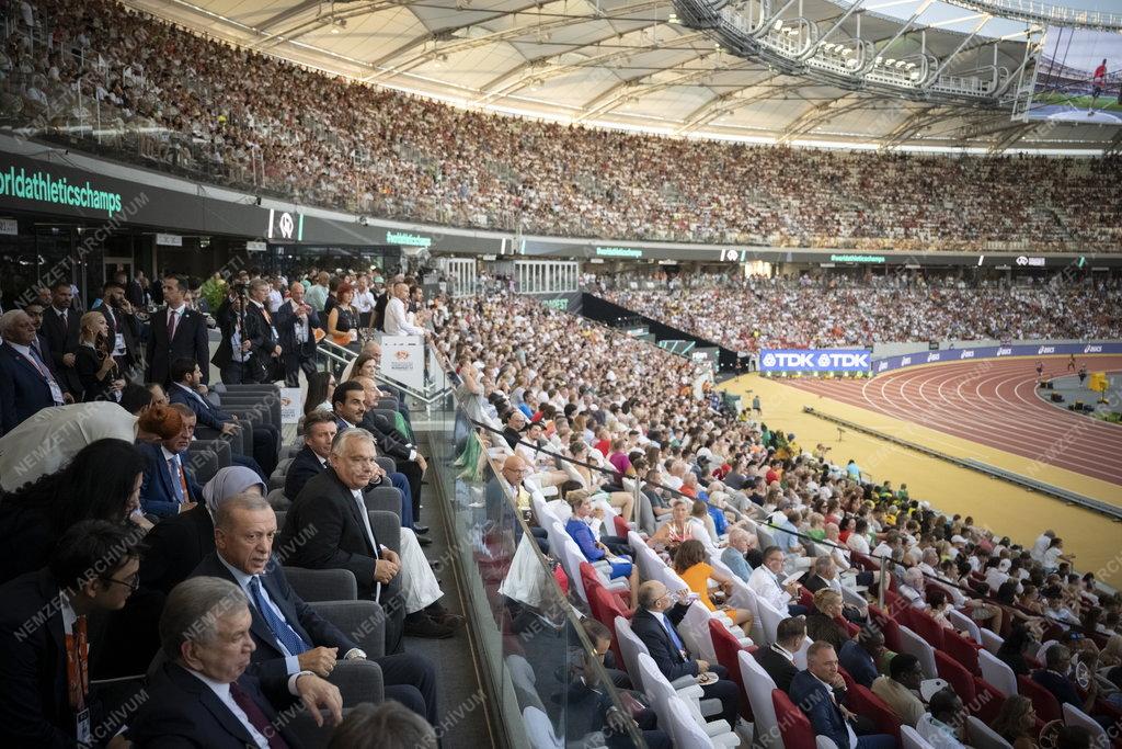 Orbán Viktor a Nemzeti Atlétikai Központban