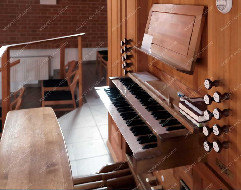 Egyház - Budapest - Budahegyvidéki Evangélikus Egyházközség temploma