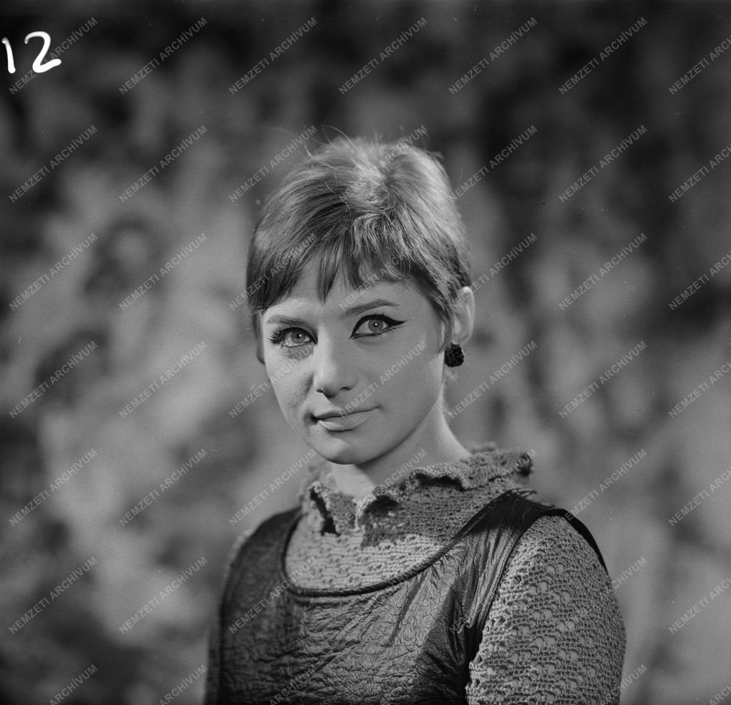 Kultúra - Színház - Csűrös Karola színésznő
