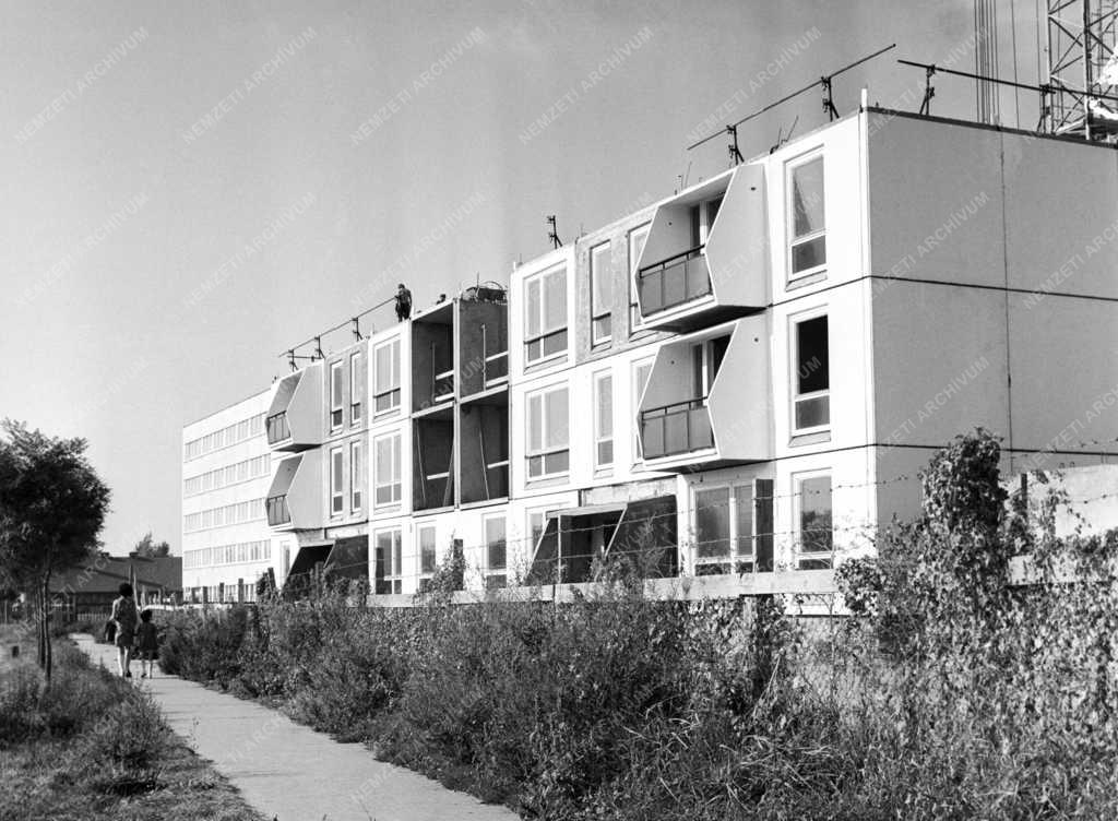 Építőipar - Lakáspolitika - Az öt fehér ház építése Szekszárdon