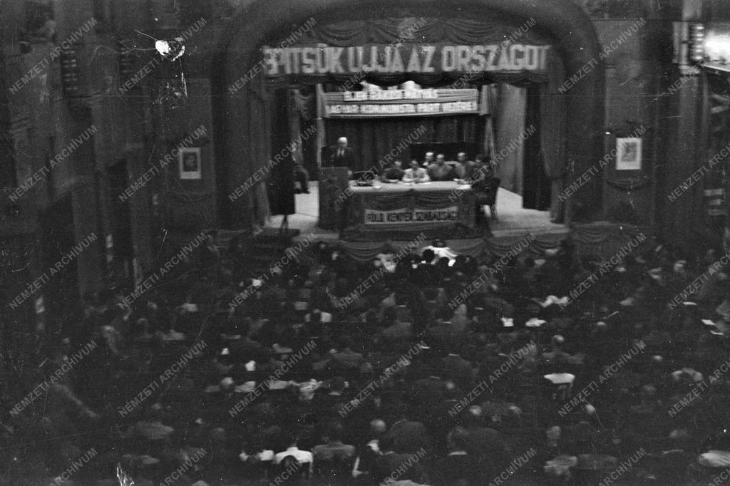 Történelem – Politika - Rákosi Mátyás a Magyar Kommunista Párt pártértekezletén